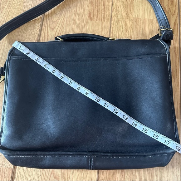 Vintage Coach 1990s Leather Messenger Bag - Picture 11 of 11